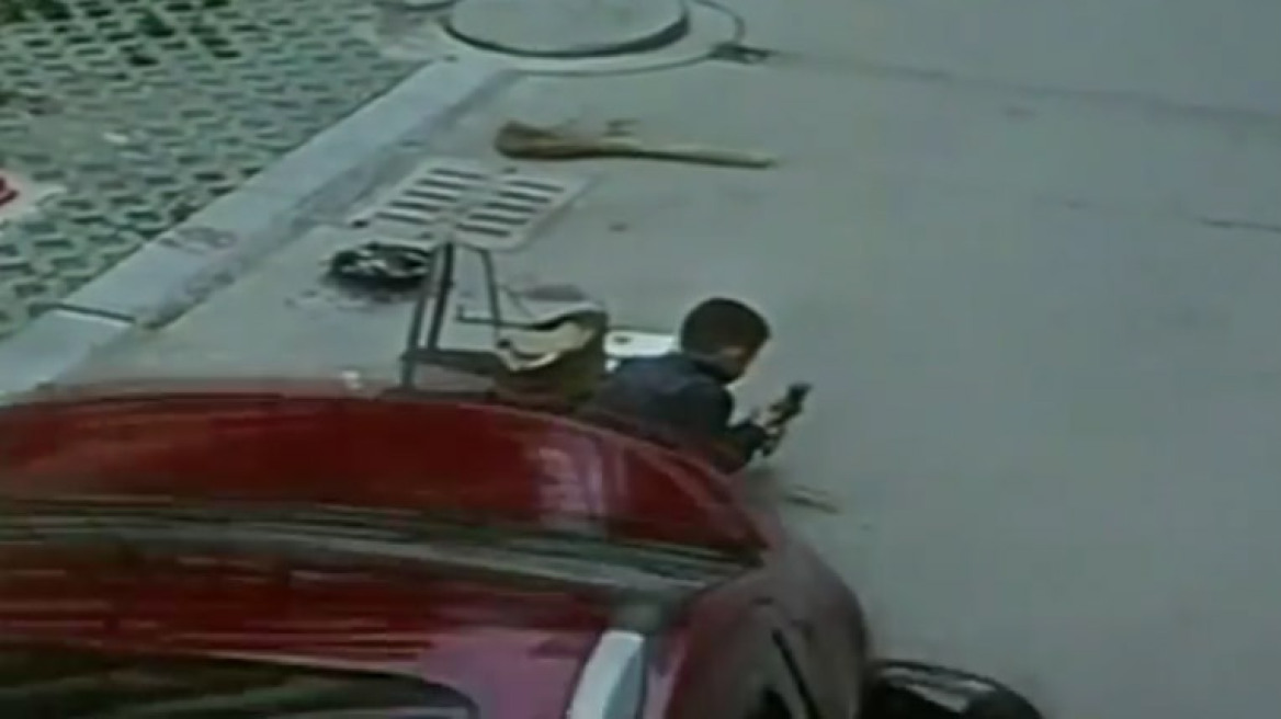 Απίστευτο βίντεο: Οδηγός στην Κίνα πέρασε πάνω από παιδί! 