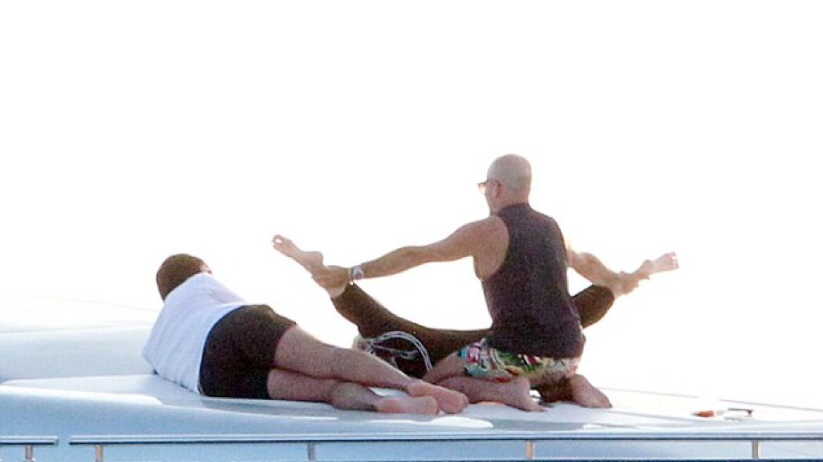 Madonna: Δείτε τη να κάνει γιόγκα πάνω σε σκάφος