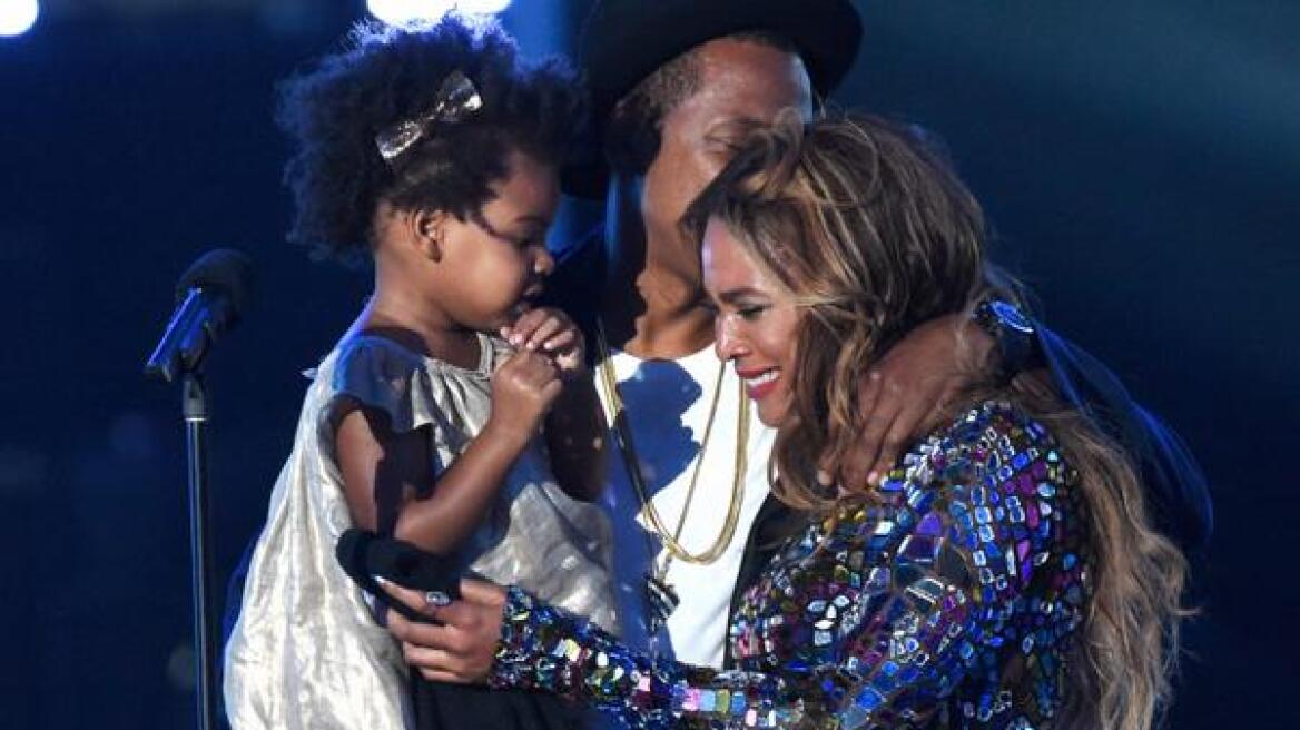 Beyonce - Jay Z: Κλείνουν τα στόματα περί χωρισμού με ένα τρυφερό φιλί 