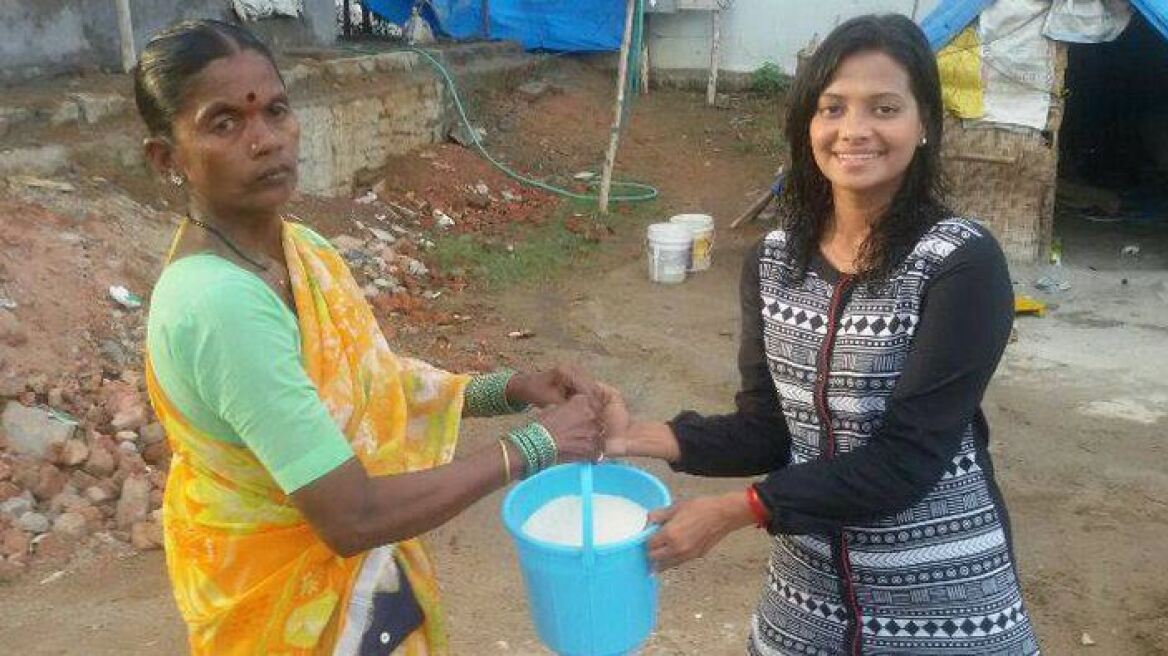Rice Bucket Challenge, η «απάντηση» της Ινδίας στα... μπουγελώματα