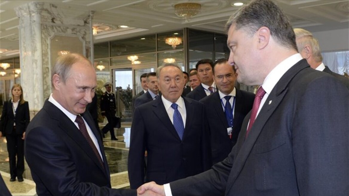 Τι συζήτησαν κατ' ιδίαν Πούτιν - Ποροσένκο για την κρίση στην Ουκρανία
