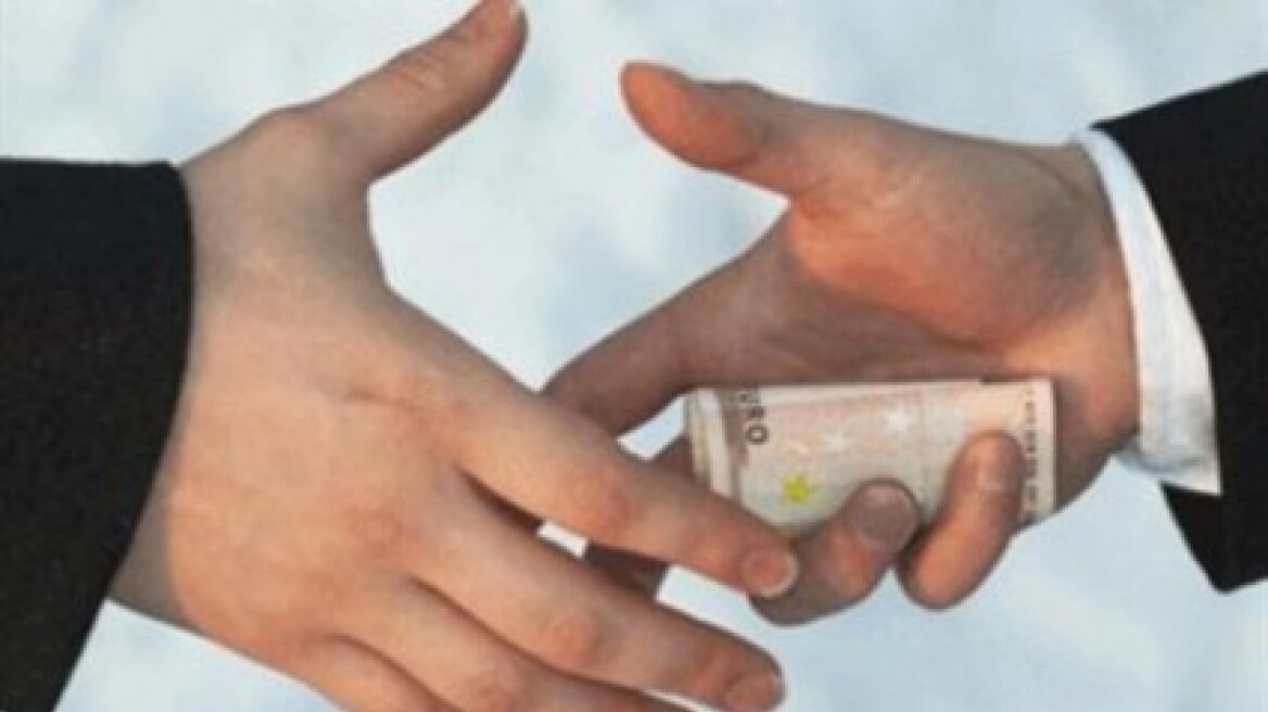 Καρδίτσα: «Καρφώθηκε» από το φακελάκι των 50 ευρώ για ένα δίπλωμα