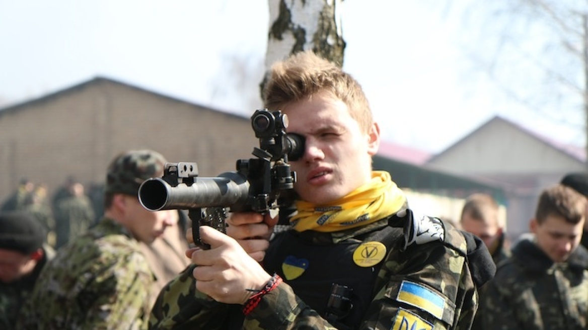 Ουκρανία: Η κυβέρνηση επαναφέρει σε ισχύ την υποχρεωτική στράτευση   