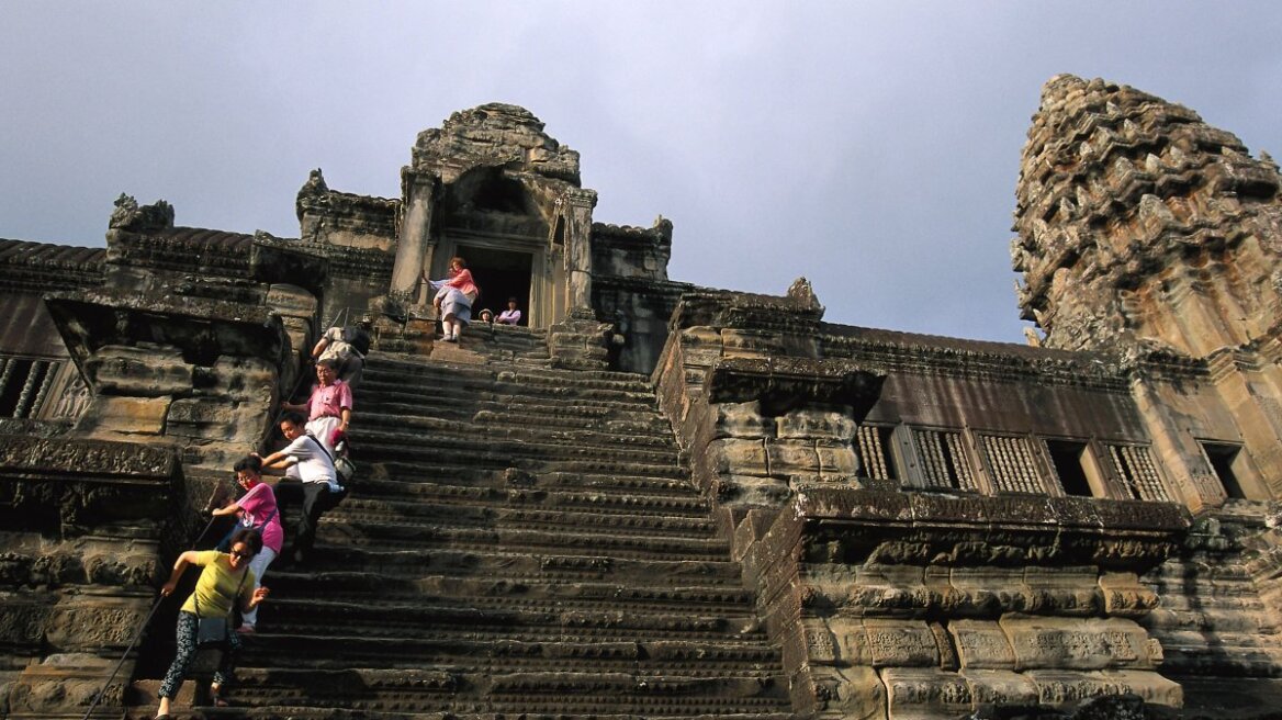Δείτε φωτογραφίες: Οι πιο τρομακτικές σκάλες στον κόσμο!