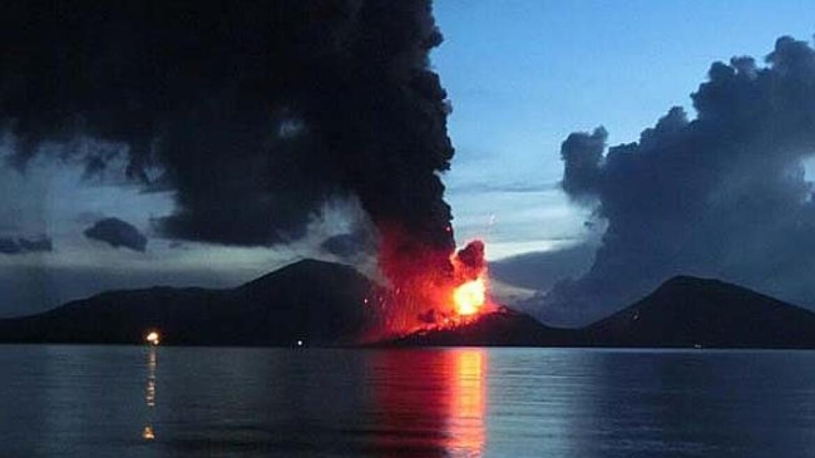 Νέα Γουινέα: Το ηφαίστειο Ταβουρβούρ ξύπνησε και εκρήγνυται