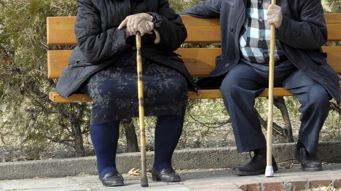 Ζευγάρι απατεώνων κλέβει ηλικιωμένες στη Λαμία