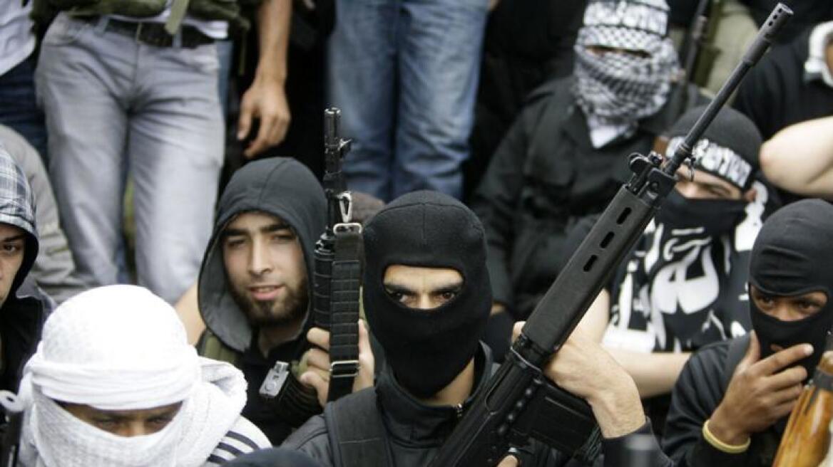 Λίβανος: Οι ισλαμιστές απελευθέρωσαν τέσσερις στρατιώτες που κρατούνταν όμηροι