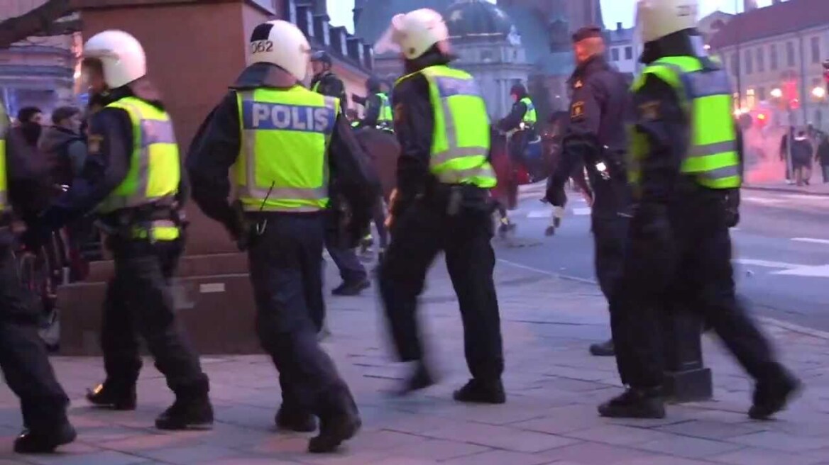 Σουηδία: Συγκρούσεις της αστυνομίας με διαδηλωτές αντιρατσιστικής συγκέντρωσης 