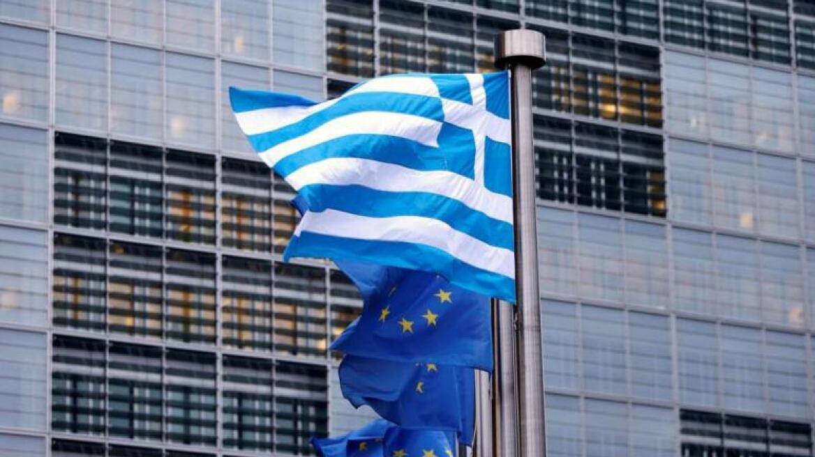 Κομισιόν: Αξιοσημείωτη βελτίωση της δημοσιονομικής θέσης της Ελλάδας