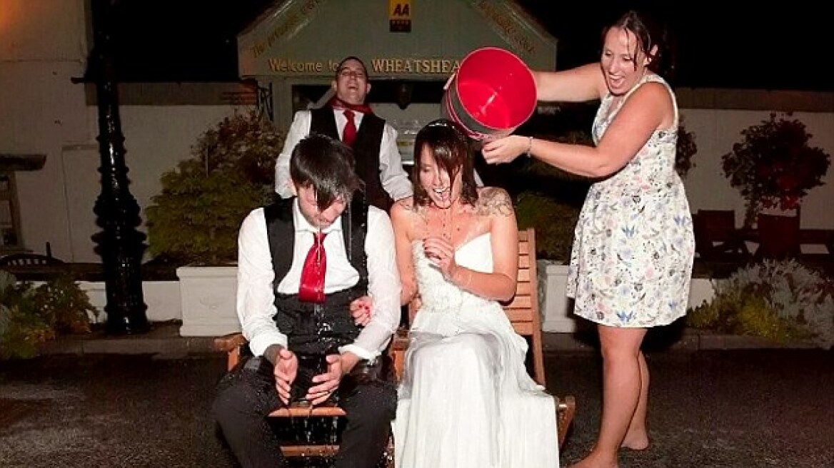 Βίντεο: Δείτε ζευγάρι να κάνει Ice Bucket Challenge την ημέρα του γάμου του!