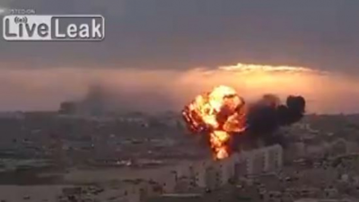 Βίντεο: Η στιγμή της συντριβής μαχητικού αεροσκάφους στη Λιβύη
