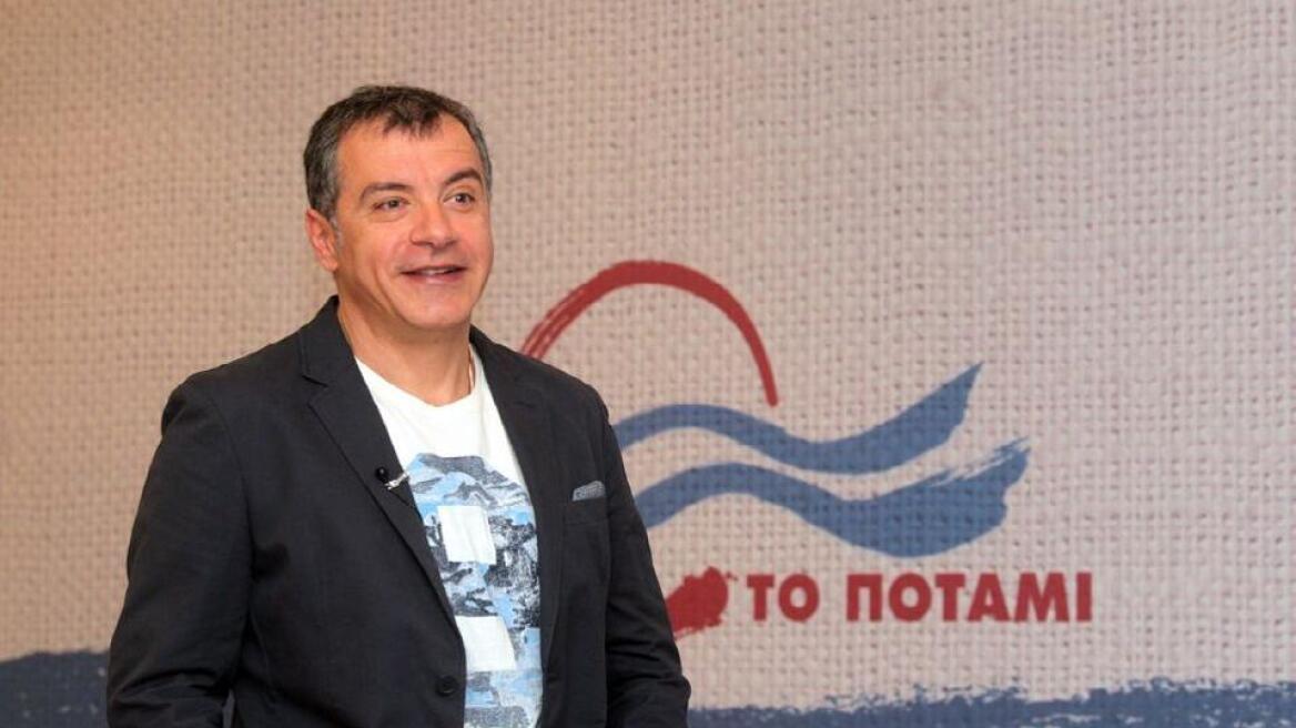 Ο Θεοδωράκης κατηγορεί τον Τσίπρα ότι χρησιμοποιεί το ΣΔΟΕ για πολιτικές σκοπιμότητες
