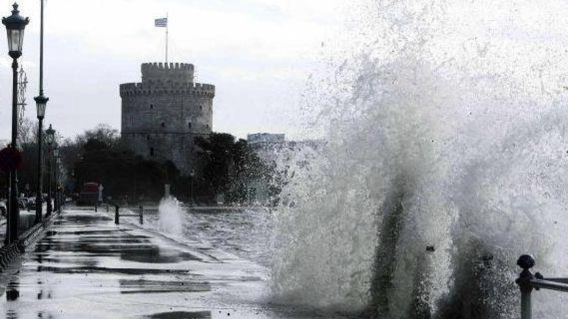 Προβλήματα σε Θεσσαλονίκη, Χαλκιδική και... Κηφισιά από τη βροχή