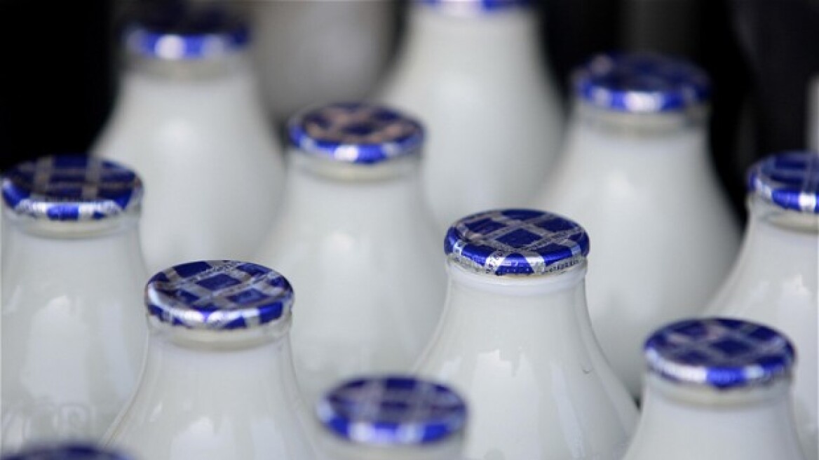 Να μειώσει το ΦΠΑ στο γάλα στο 6,5% εξετάζει η κυβέρνηση