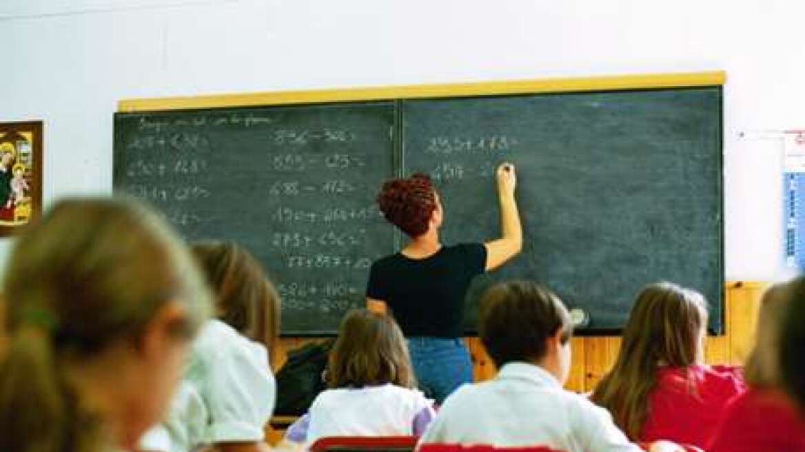 Το ιταλικό δημόσιο προσλαμβάνει 28.000 εκπαιδευτικούς
