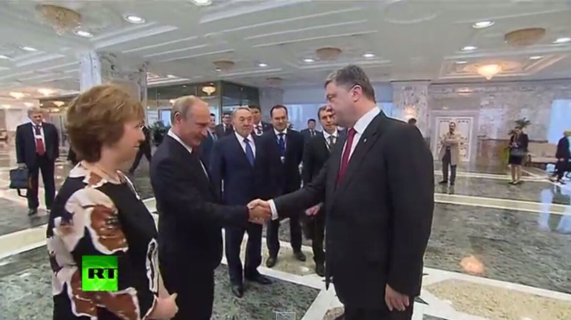 Ολάντ και Μέρκελ σχεδιάζουν νέα συνάντηση Ποροσένκο - Πούτιν