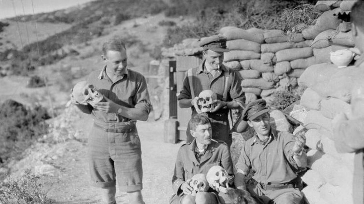 Αγγλοι στρατιώτες φωτογραφίζονταν με κρανία στην Αμφίπολη