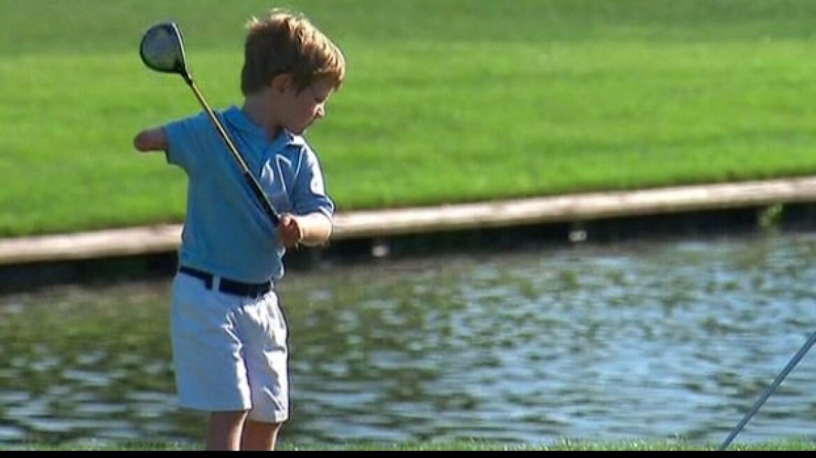 Βίντεο: Ο καλύτερος γκόλφερ στον κόσμο είναι 3 ετών και μονόχειρας!