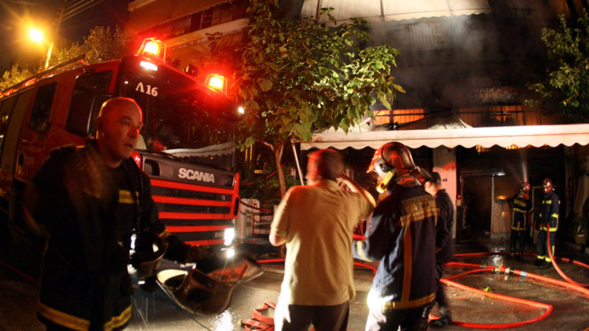 Τραγωδία στο Παλαιό Φάληρο: Δύο νεκροί από πυρκαγιά σε τριώροφο κτίριο