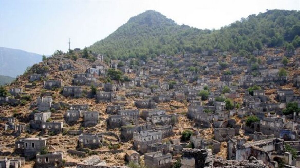 Λεβίσι: Δείτε το ελληνικό χωριό-«φάντασμα» που βγάζουν στο σφυρί οι Τούρκοι