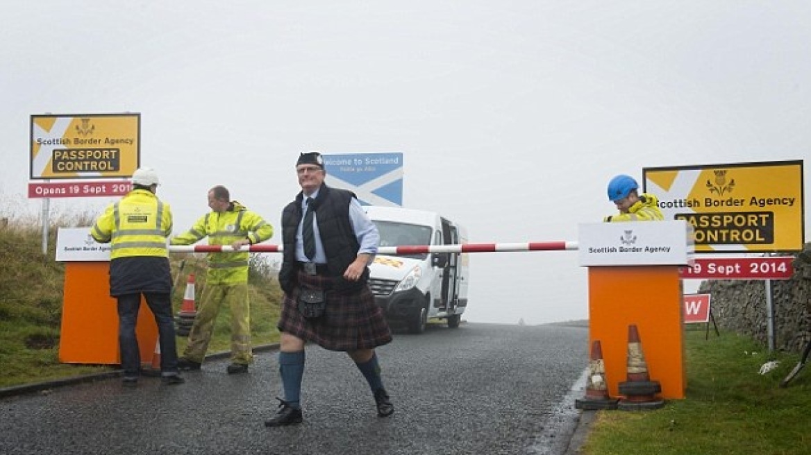 Κέντρο ελέγχου διαβατηρίων-φάρσα ξεφύτρωσε στα σύνορα της Σκωτίας