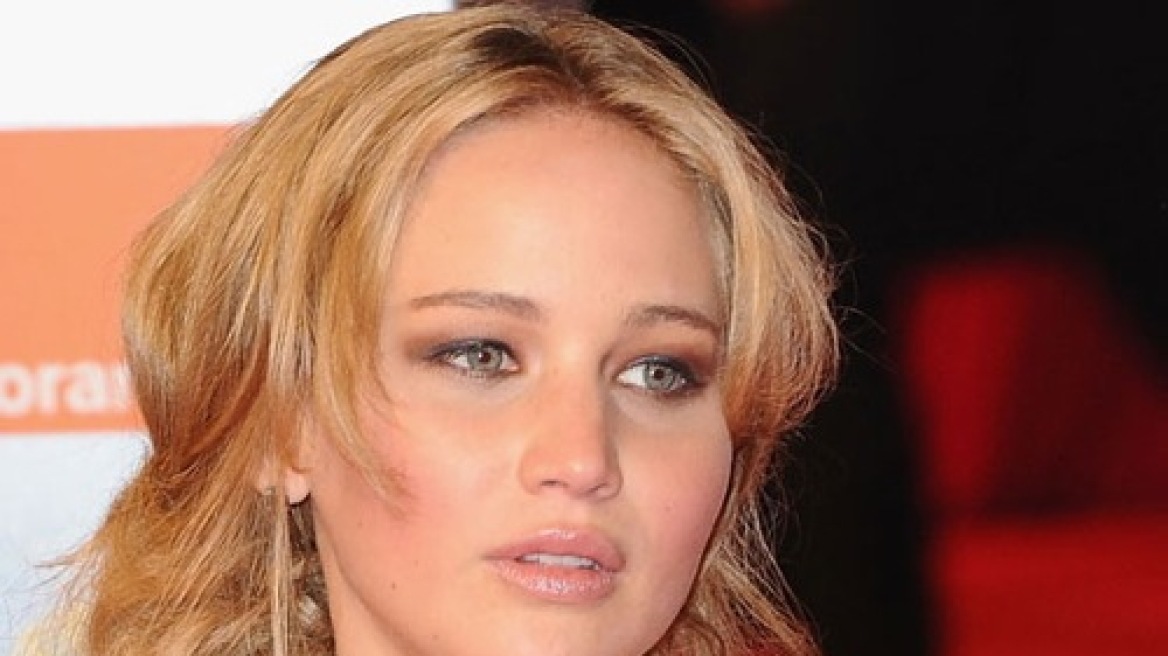 Jennifer Lawrence: Mε σκούφο και γυαλιά κυκλοφορεί μετά το «γυμνό σκάνδαλο» του Χόλιγουντ