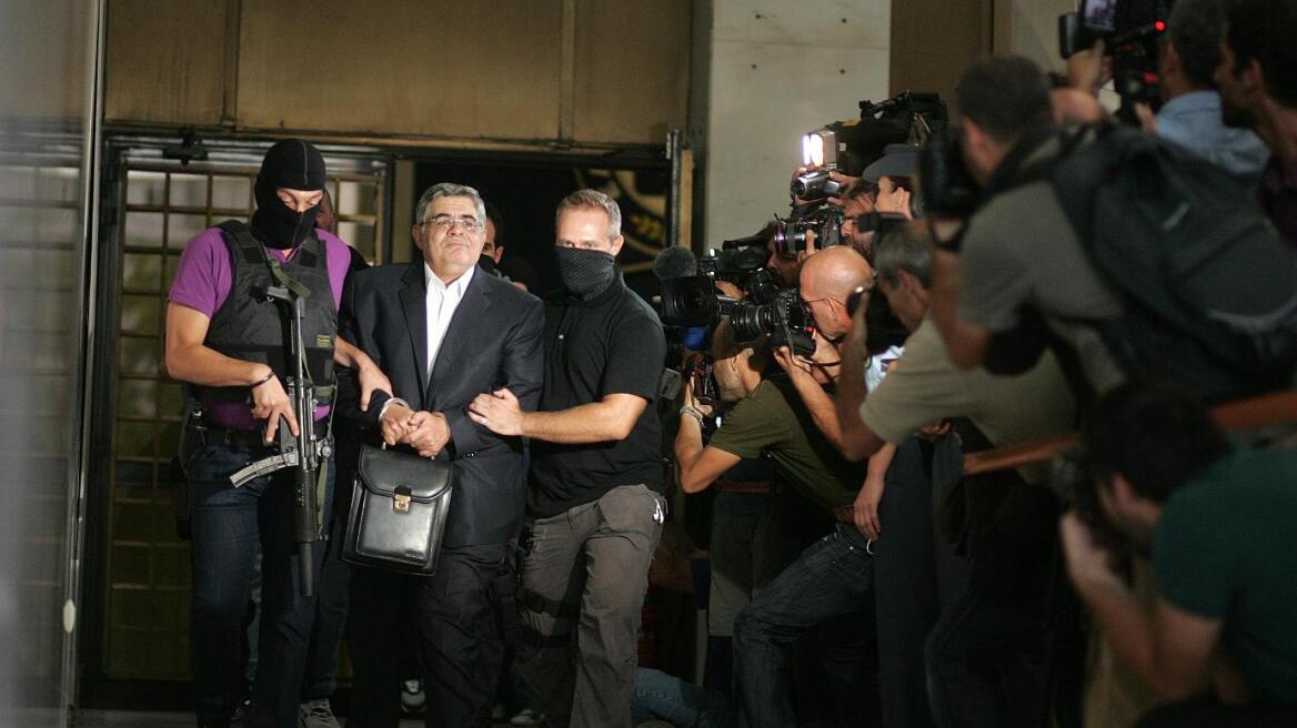 Χρυσή Αυγή: Παράταση της 12μηνης κράτησης Μιχαλολιάκου - Παππά εισηγούνται οι εισαγγελείς