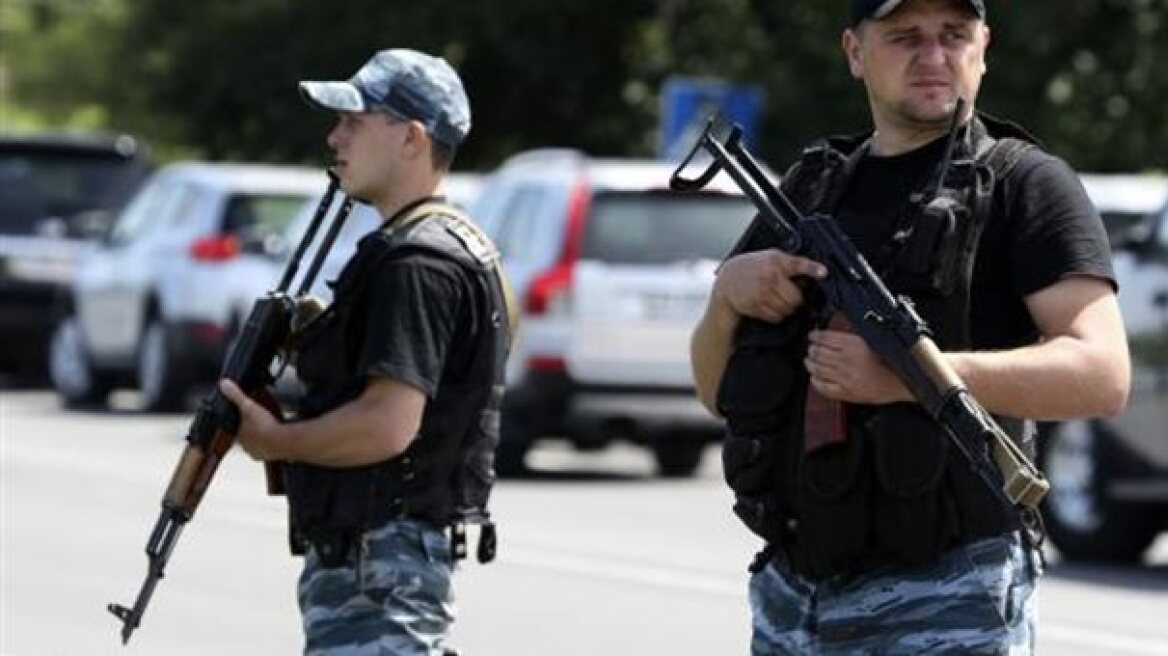 Ουκρανία: Τουλάχιστον 12 άμαχοι νεκροί ανατολικά του Ντονέτσκ 