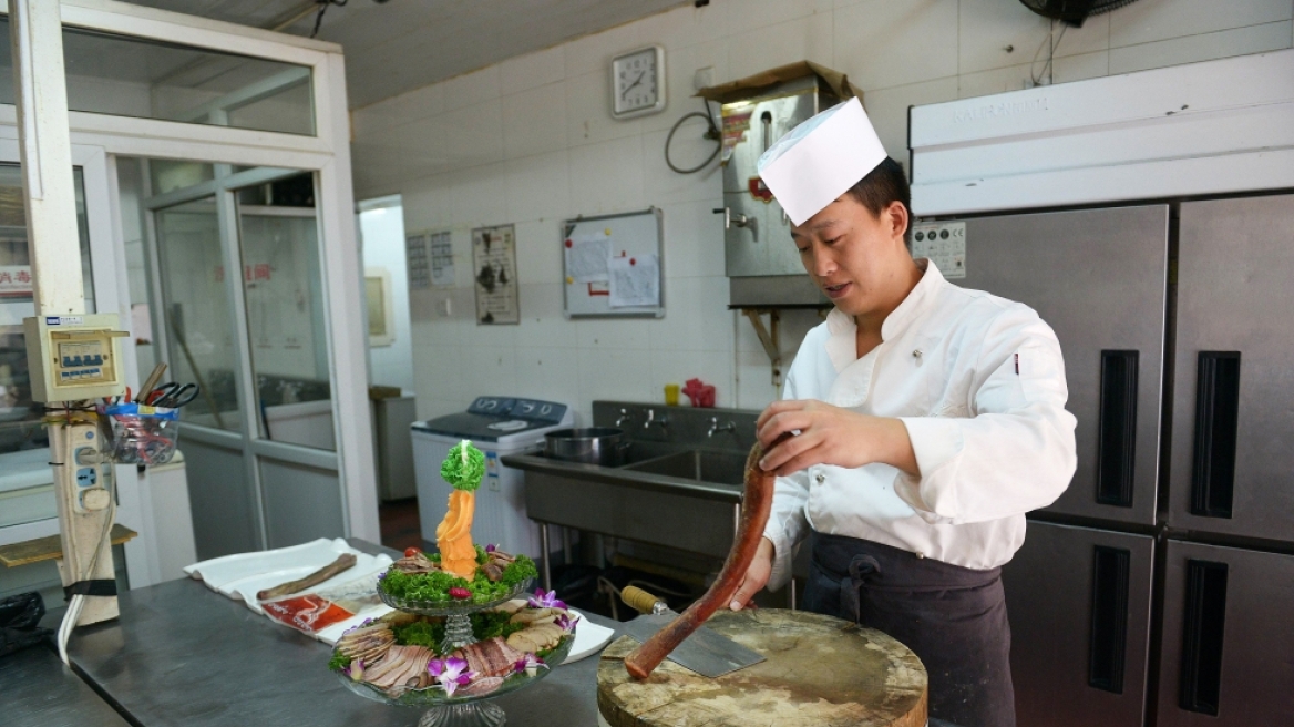 «Χρυσές δουλειές» για εστιατόριο στο Πεκίνο που σερβίρει... πέη!