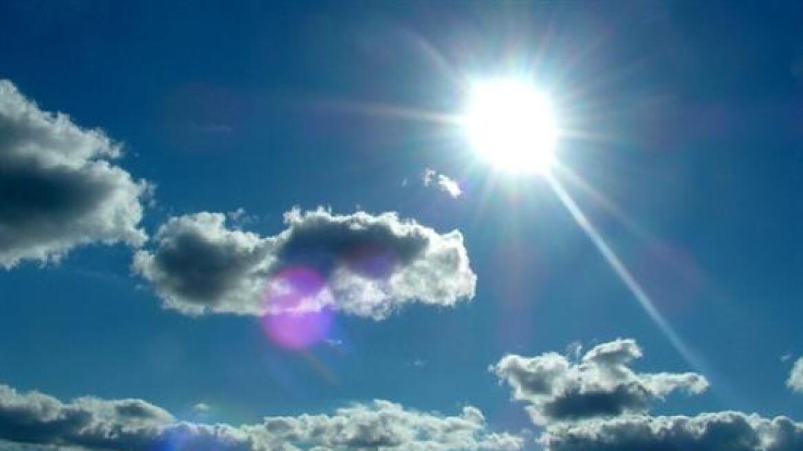 Καιρός: Ηλιοφάνεια με λίγα σύννεφα σε όλη τη χώρα σήμερα