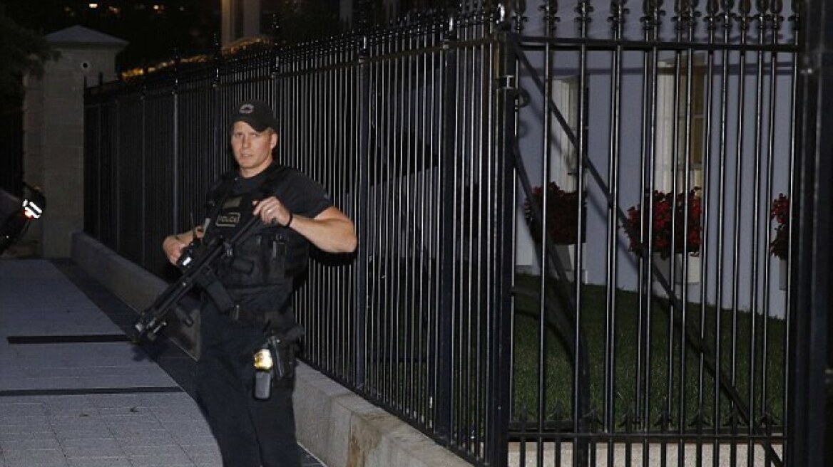 ΗΠΑ: Προσωρινός συναγερμός στον Λευκό Οίκο λόγω εισβολέα