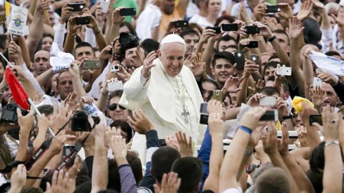 Πάπας: Κανείς δεν μπορεί να ασκεί βία στο όνομα του Θεού