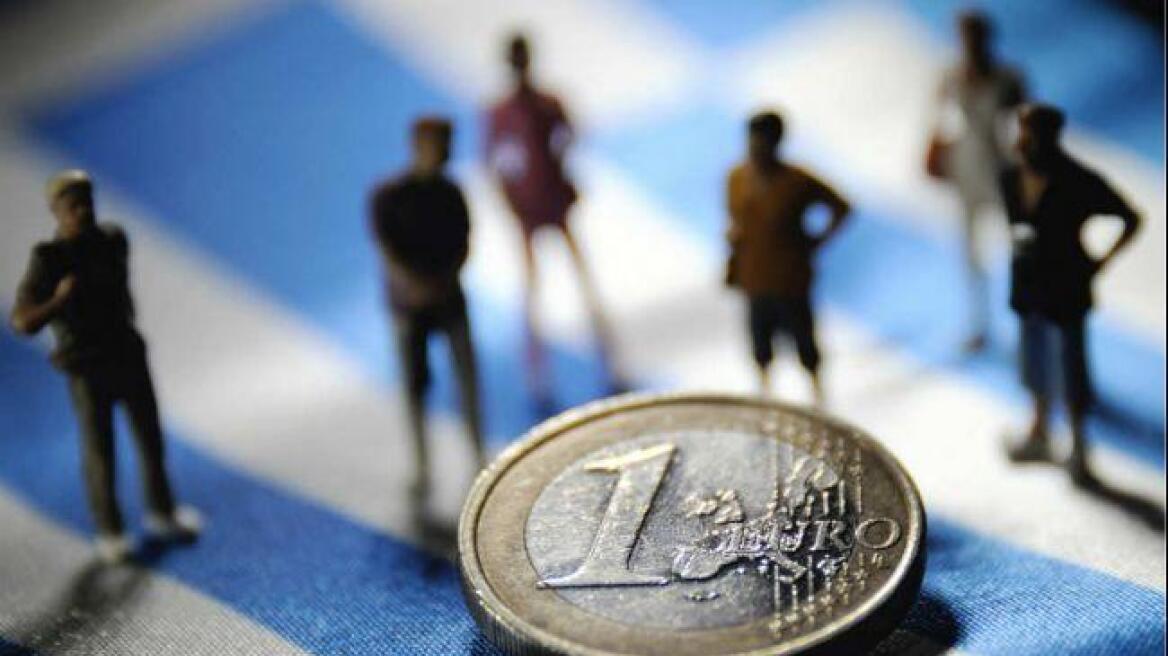 Πάνω από τους μισούς Έλληνες δεν μπορούν να πληρώσουν εφορία και ταμεία