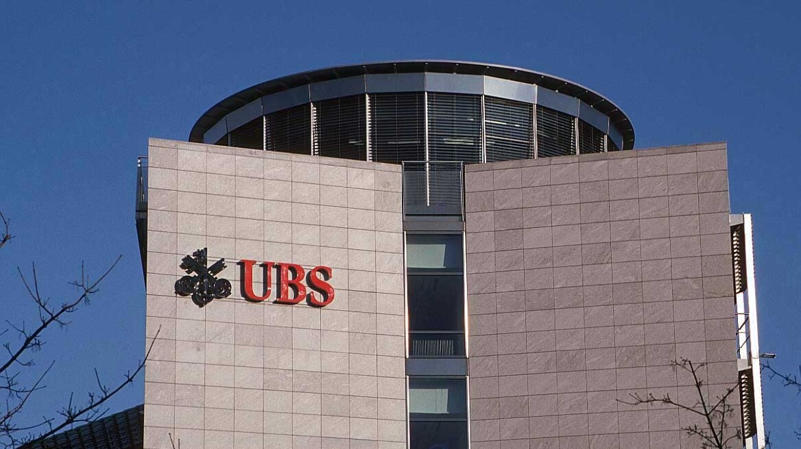 Ελβετία: Η τράπεζα UBS ζητά πιστοποιητικά φορολογικής νομιμότητας για τις καταθέσεις