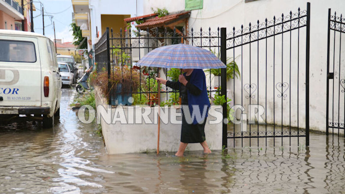 Μεσολόγγι: Πλημμύρισαν σπίτια και δρόμοι 