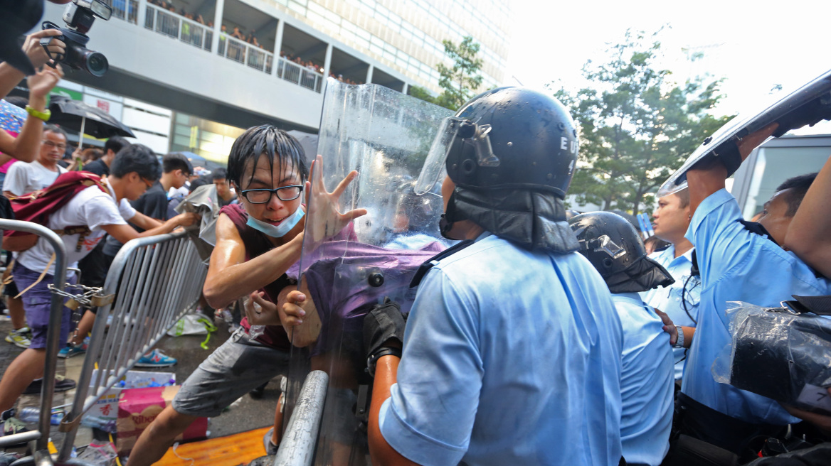 Χονγκ Κονγκ: Συγκρούσεις μεταξύ αστυνομικών και διαδηλωτών