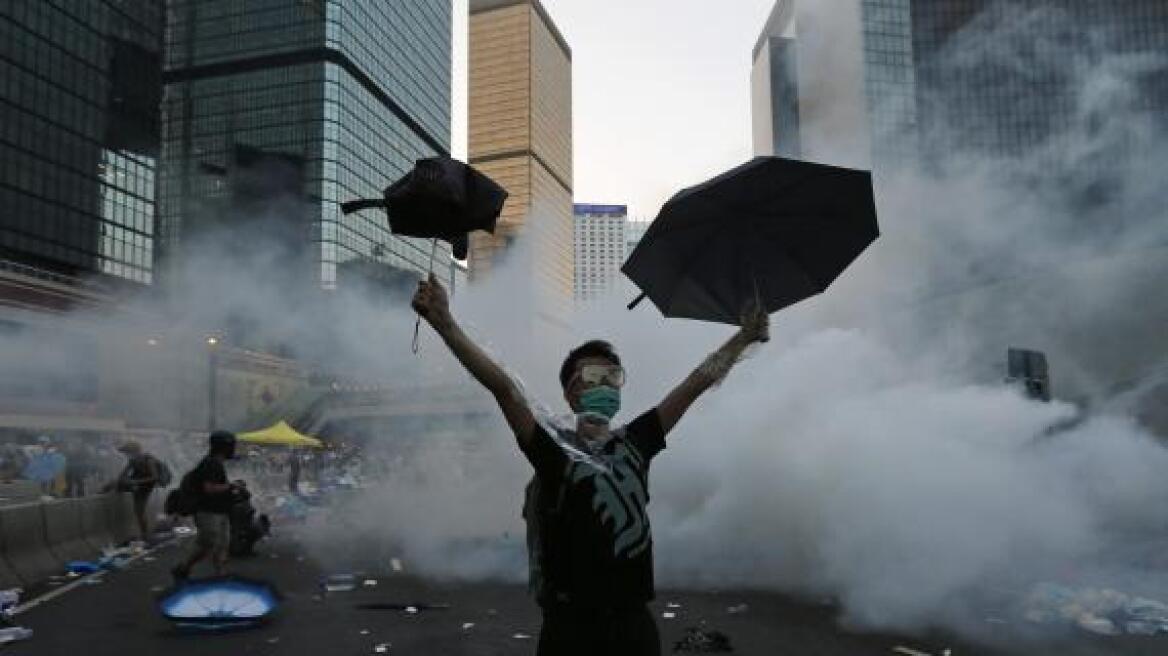 Χονγκ Κονγκ: Συγκρούσεις της αστυνομίας με διαδηλωτες που ζητούν εκλογές