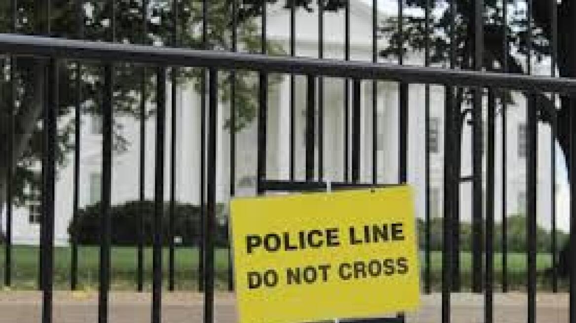 ΗΠΑ: Από καθαρή τύχη συνελήφθη ο εισβολέας του Λευκού Οίκου