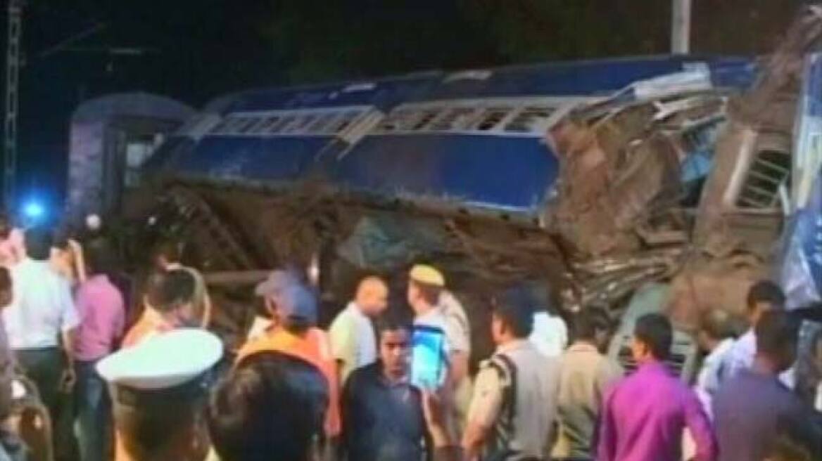 Ινδία: 14 νεκροί από τη σύγκρουση τρένων 