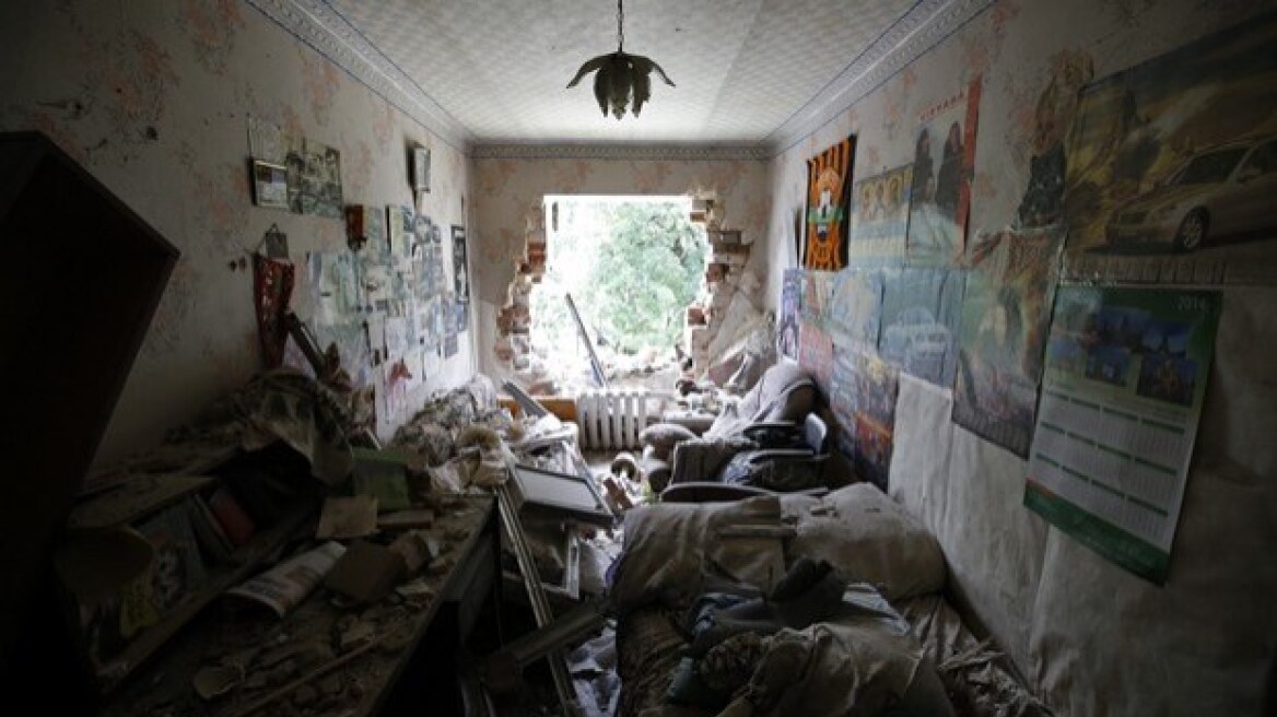 Δέκα νεκροί από βομβαρδισμούς στο Ντονέτσκ