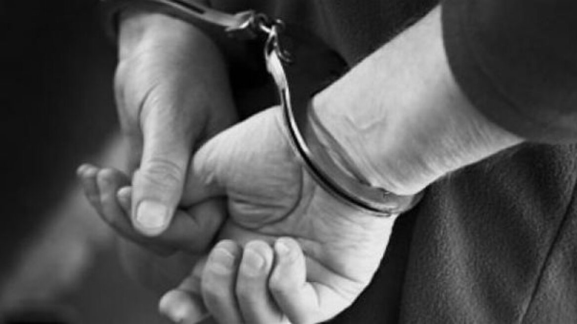 Καστοριά: Δύο συλλήψεις αλλοδαπών για μεταφορά λαθρομετανάστη