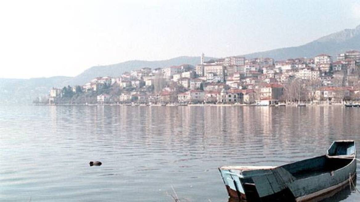 Καστοριά: Τοξικό φυτοπλαγκτόν «πνίγει» τη λίμνη