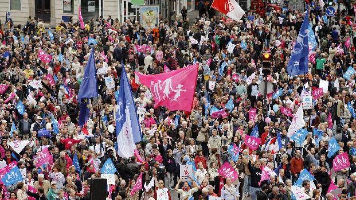 Γαλλία: Διαδήλωση κατά της τεχνητής γονιμοποίησης ομοφυλόφιλων γυναικών