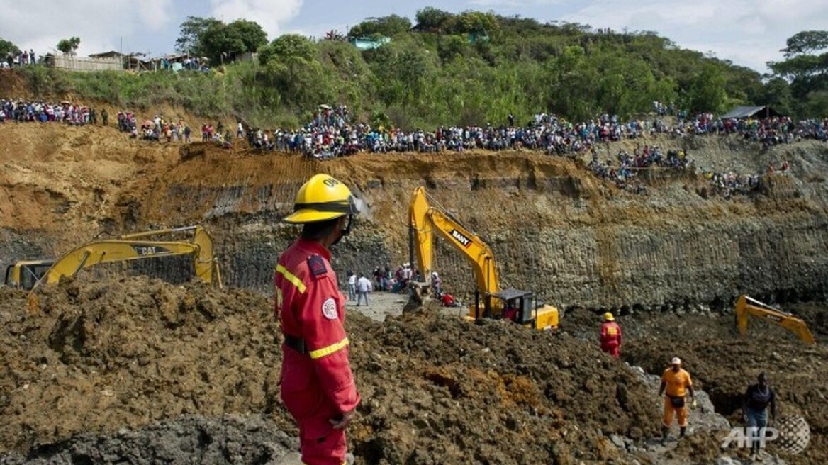 Ινδονησία: Τουλάχιστον 18 νεκροί από την κατάρρευση παράνομου χρυσωρυχείου