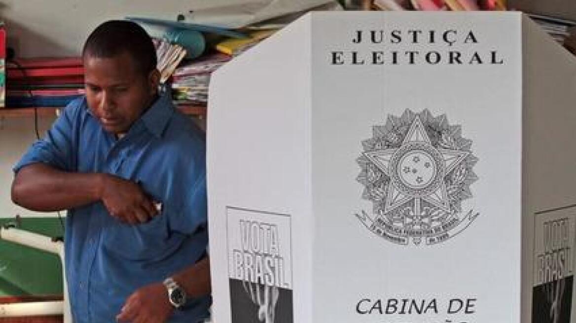 Βραζιλία: Συνελήφθη υποψήφιος που μοίραζε δωρεάν νερό στους ψηφοφόρους 
