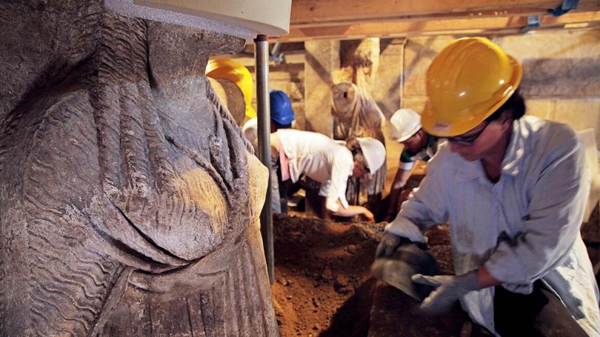 Καθηγητής ιστορίας: «Ο τάφος είναι του Ηφαιστίωνα, ξέρουμε πότε κατασκευάστηκε»