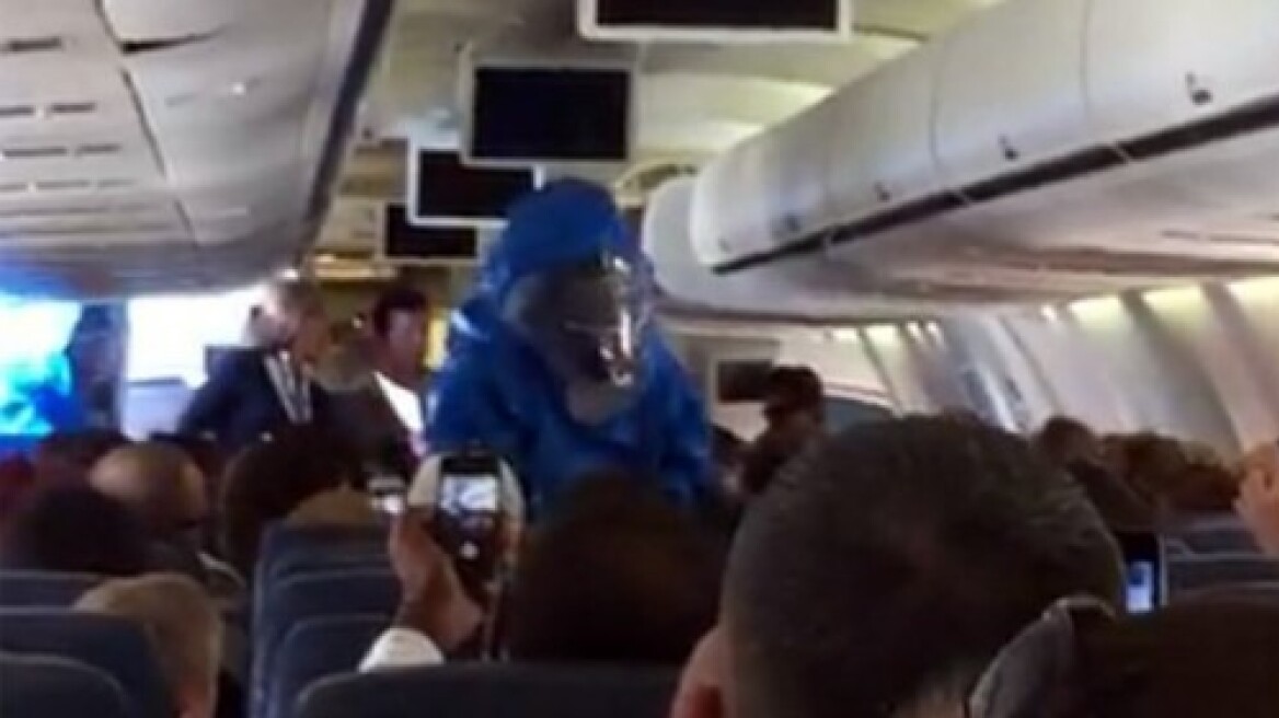 Αμερικανός επιβάτης σε αεροπλάνο: «Εχω τον Εμπολα, την έχετε όλοι πατήσει!»