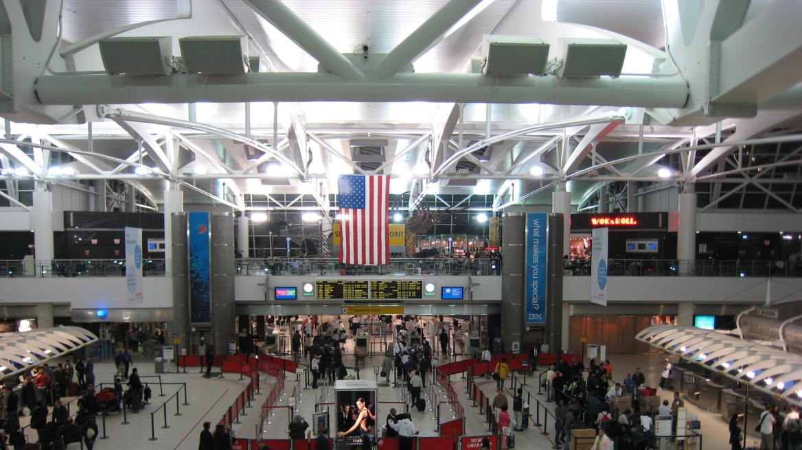 ΗΠΑ: Ενισχυμένοι έλεγχοι στο αεροδρόμιο JFK λόγω Έμπολα 