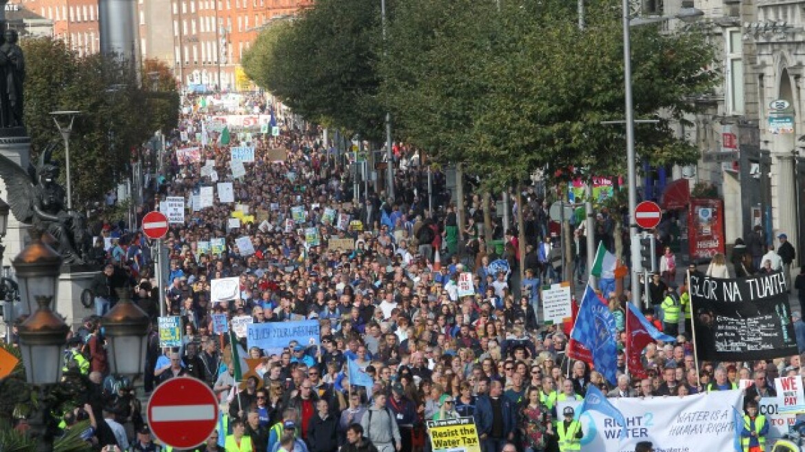 Ιρλανδία: Χιλιάδες διαδηλωτές κατά των χρεώσεων στις υπηρεσίες ύδρευσης
