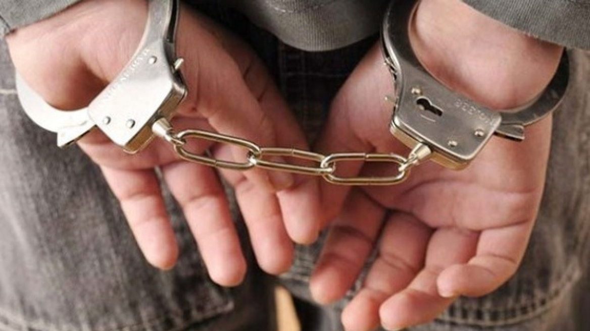 Δυο συλλήψεις για τα επεισόδια στο Παναιγιάλειος- ΑΕΚ